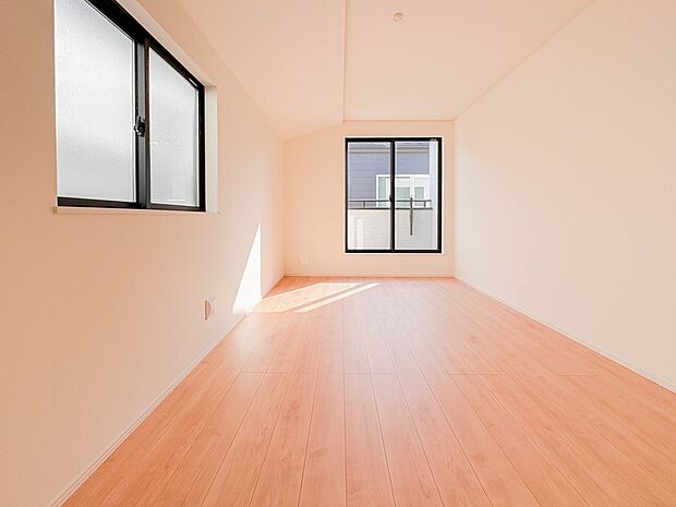 シンプルな内装はおしゃれのポイントです。シンプルは華美より飽きがこないからです。色や模様でおしゃれ感をだす。それがシンプルイズビューティーです。