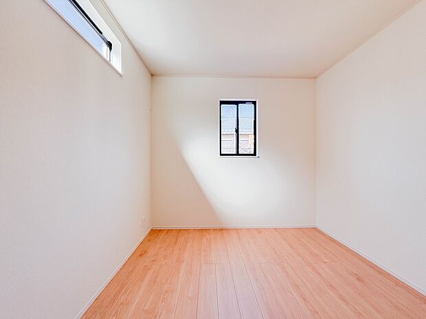 自然光の明るい空間でお子様と遊べます