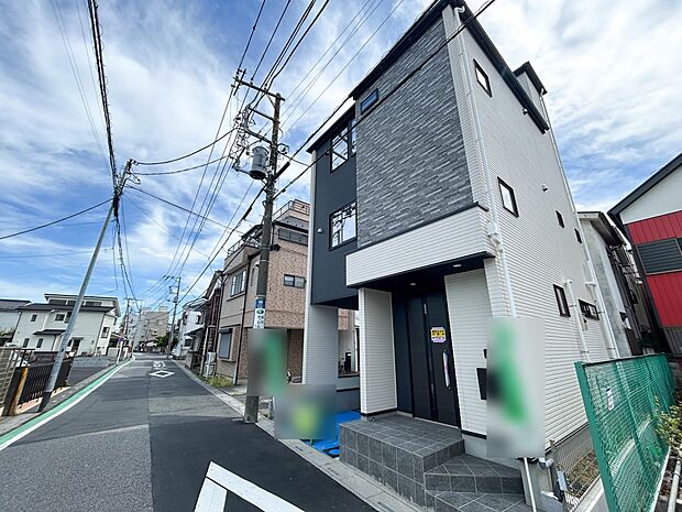 【前面道路】陽当りや通風性など各所に施された工夫で住みやすさを実現。部屋の大きさや周辺環境・街並など、資料には掲載していない情報が現地にはたくさんございます。是非ご確認下さい。