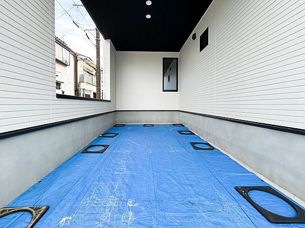 【駐車場】毎日の生活にマイカーが必須という方は、購入を検討する際、駐車場があることは大事な条件です。毎日の通勤や家族の送迎、買い物やお出かけなどクルマのある暮らしを満喫したい方は要チェック。…