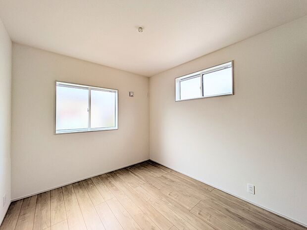 シンプルな内装はおしゃれのポイントです。シンプルは華美より飽きがこないからです。色や模様でおしゃれ感をだす。それがシンプルイズビューティーです。