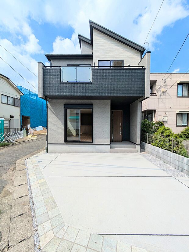 【駐車場】カースペース2台可。車が1台なら、来客用の駐車場や、駐輪スペースとしてご活用ください。