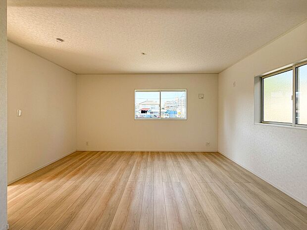 2号棟【LDK15.5帖】うららかな陽射しがどのお部屋にも降り注ぎますように、快適さを追求した間取設計。得難い立地環境での生活を恵みの豊かな永住の地へと変えてくれます。