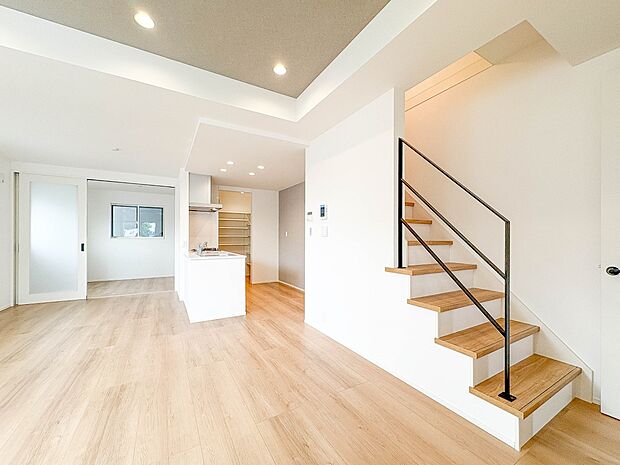 No.1【LDK18.4帖＋パントリー】会話が弾むリビング、料理が愉しくなるキッチン、明日への活力を養うベッドルーム。家は暮らしを快適にする場所です。安らぎの日々にふさわしい最新設備・仕様を…