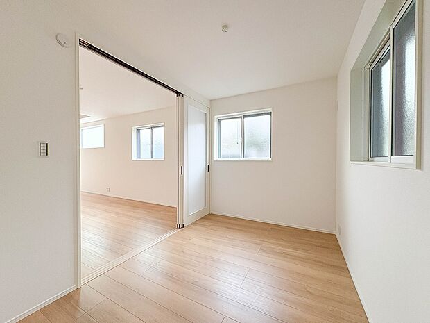 No.1【今どきのこども部屋】昨今のトレンドになりつつあるのが、広過ぎず、快適すぎない子ども部屋。勉強と寝るだけの部屋にすることで閉じこもりがなくなり、リビングで過ごす時間が増えると言われて…