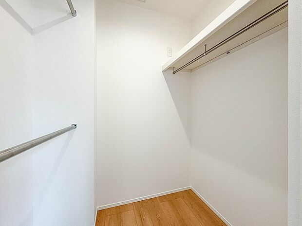 No.1【WIC（ウォークインクローゼット）】何より、中に入れば全ての服が見てわかるので選択しやすいんです。朝の忙しいときなど便利だな〜と思いますよ。一つのスペースで済むって所がいいんですよ…