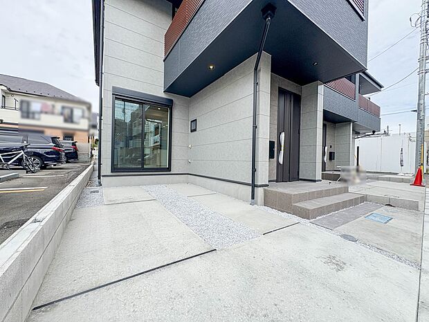 No.1【駐車場】毎日の生活にマイカーが必須という方は、購入を検討する際、駐車場があることは大事な条件です。毎日の通勤や家族の送迎、買い物やお出かけなどクルマのある暮らしを満喫したい方は要チ…