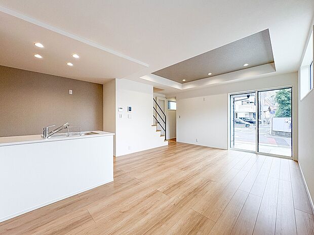 No.1【LDK18.4帖＋パントリー】ホームパーティーでもゲストと一緒に料理を楽しみながら楽しい時間を過ごせそう。