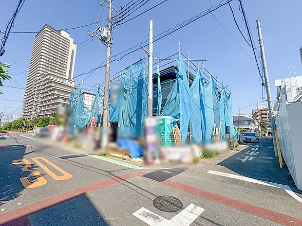 【前面道路】陽当りや通風性など各所に施された工夫で住みやすさを実現。部屋の大きさや周辺環境・街並など、資料には掲載していない情報が現地にはたくさんございます。是非ご確認下さい。