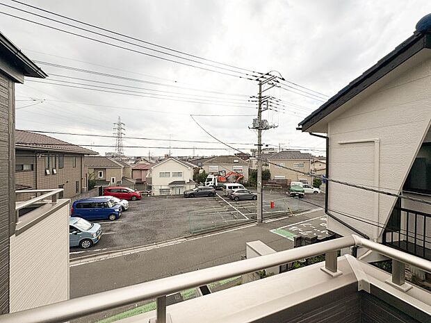 【バルコニー】 バルコニーから差し込む陽光・通風は、住環境・快適性と共に有り続ける貴重な「財産」です。