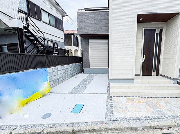 【駐車場】毎日の生活にマイカーが必須という方は、購入を検討する際、駐車場があることは大事な条件です。毎日の通勤や家族の送迎、買い物やお出かけなどクルマのある暮らしを満喫したい方は要チェック。…