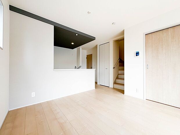 【ダイニングキッチン】会話でホッとコミュニケーションできるリビング。料理でホッとハピネスになるキッチンなど。人をホッとさせる最新設備・仕様を採用しています。