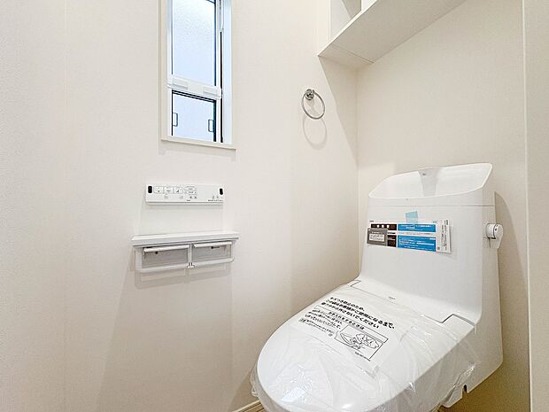 No.2【トイレ】トイレ・ウォシュレット付。快適で衛生的な洗浄機能付温水シャワートイレです。