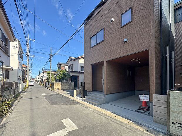 【前面道路4.5ｍ】陽当りや通風性など各所に施された工夫で住みやすさを実現。部屋の大きさや周辺環境・街並など、資料には掲載していない情報が現地にはたくさんございます。是非ご確認下さい。