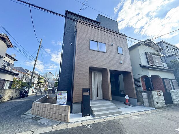 【前面道路6m】陽当りや通風性など各所に施された工夫で住みやすさを実現。部屋の大きさや周辺環境・街並など、資料には掲載していない情報が現地にはたくさんございます。是非ご確認下さい。