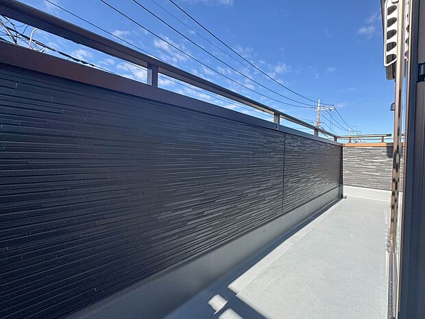 【バルコニー】 バルコニーから差し込む陽光・通風は、住環境・快適性と共に有り続ける貴重な「財産」です。