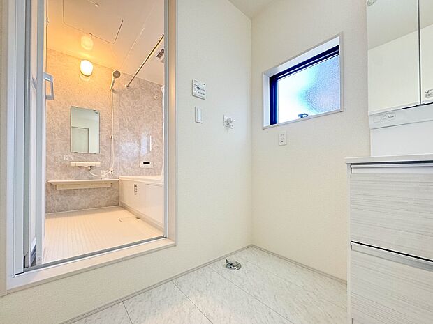 【ランドリースペース】毎日出る洗濯物を設置するクリーンなスペースです。