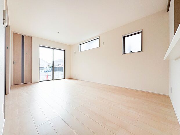 【ダイニング】ダイニングテーブルを置いても十分な広さが確保されています。