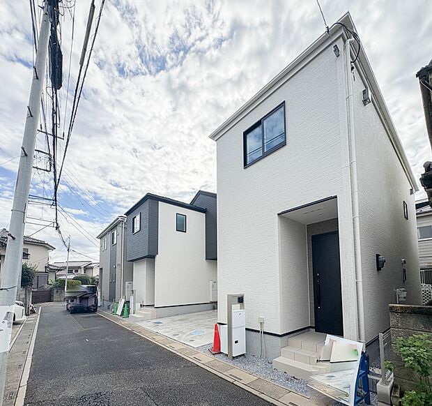 【前面道路】車の通行が少ないので、静かな住環境を維持することができます。
