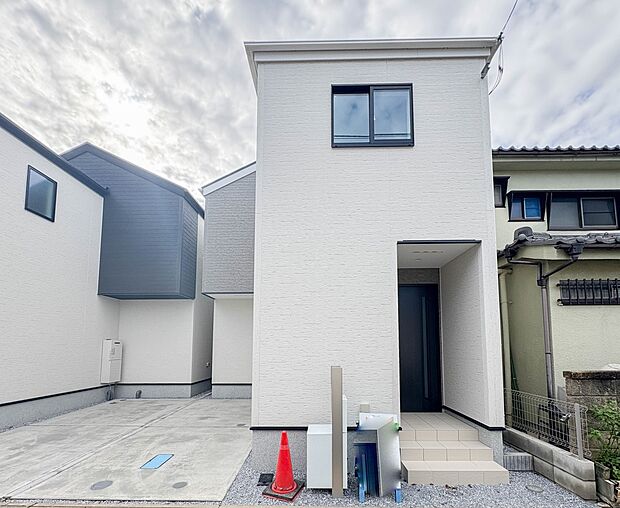 【外観】家族の温かさと陽光の暖かさ、楽しい毎日と明るい未来を予感させる「空間が織り成すひとつ先の住み心地」を演出します。