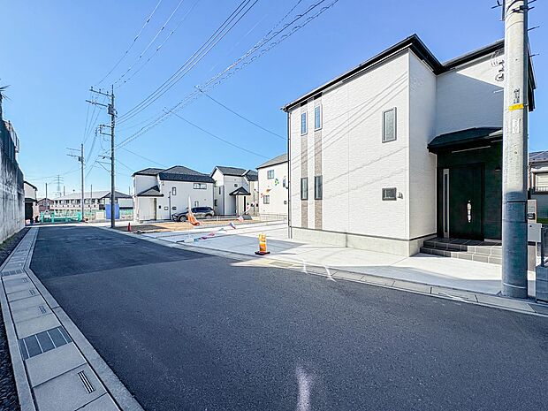 【前面道路、公道6m】車の通行が少ないので、静かな住環境を維持することができます。