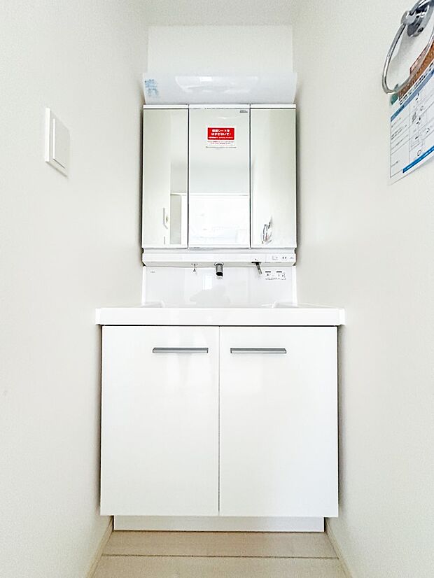 1号棟【洗面台】収納力もある洗面台