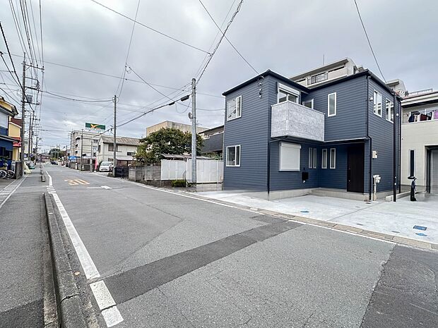 【外観】閑静な住宅街に佇む4棟