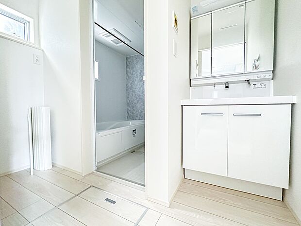 1号棟【脱衣所】広々とした脱衣所