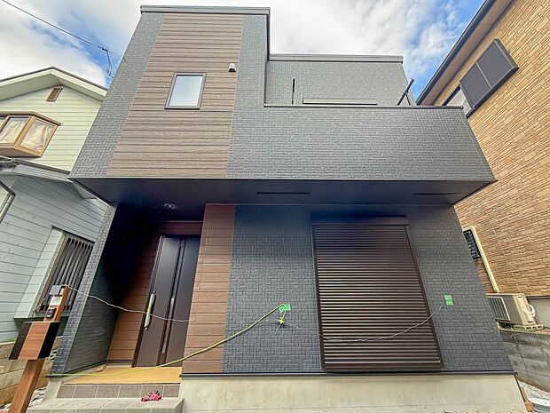 1号棟【外観】こちらの物件が少しでも気になるようでしたら、お気軽にお問合せください。人生でいちばん大きなお買い物ですので、ゆっくりご見学ください。ネット上の画像と実際の見学では、リアル感がま…