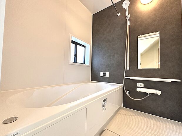 【浴室】一日の疲れを癒してくれるお風呂空間。使いやすさと上質な質感を両立して、単なる習慣から特別な時間に変わるはず。