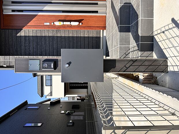 【郵便ポスト】シンプルかつシャープな郵便ポスト。