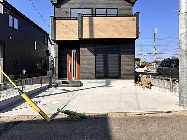 【駐車場】ゆったりとした駐車スペースを確保。大きめのお車でもOK。
