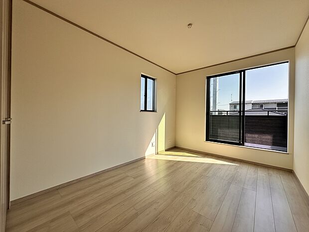 【洋室　6.5帖】充実した生活は伸びやかな居室空間から始まります。快適に・伸びやかに。心の潤いを求める方々へ。