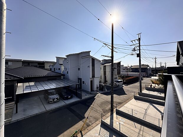 【眺望】眺望や窓からの景色が良いと、家で過ごす時間も快適です。