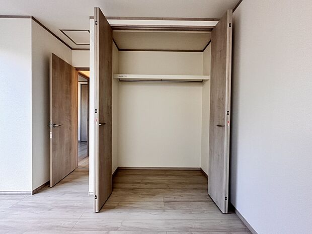 【収納】各部屋を最大限に広く使って頂ける様、全居住スペースに収納付。プライベートルームはゆったりと快適に。