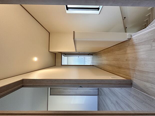 【2階廊下】充実した生活は伸びやかな居室空間から始まります。快適に・伸びやかに。心の潤いを求める方々へ。