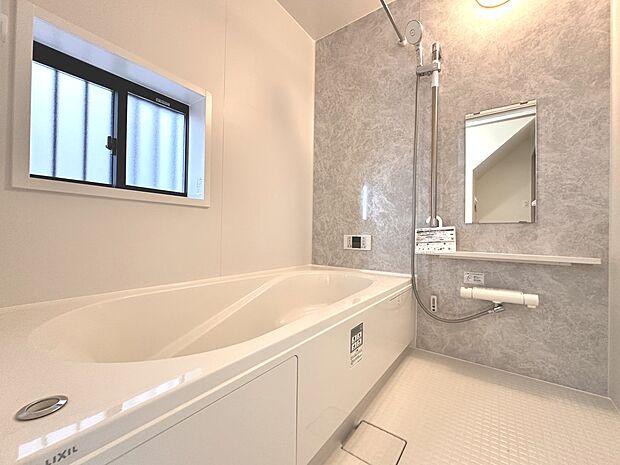 【浴室】一日の疲れを癒してくれるお風呂空間。使いやすさと上質な質感を両立して、単なる習慣から特別な時間に変わるはず。