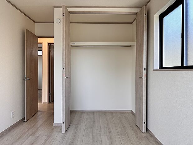 【収納】各部屋を最大限に広く使って頂ける様、全居住スペースに収納付。プライベートルームはゆったりと快適に。