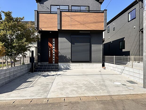 【駐車場】毎日の生活にマイカーが必須という方は、購入を検討する際、駐車場があることは大事な条件です。毎日の通勤や家族の送迎、買い物やお出かけなどクルマのある暮らしを満喫したい方は要チェック。…