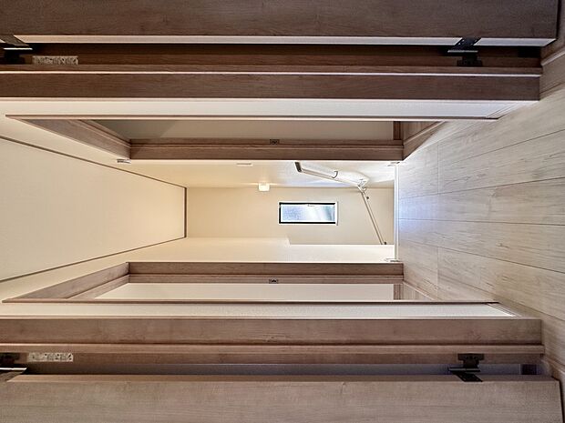 【2階廊下】洋室や階段に続いています。