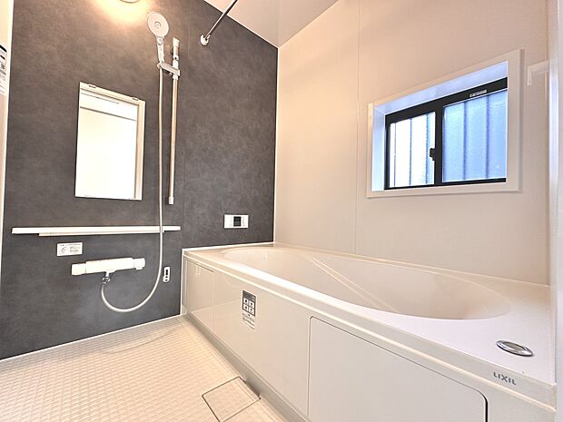 【浴室】一日の疲れを癒してくれるお風呂空間。使いやすさと上質な質感を両立して、単なる習慣から特別な時間に変わるはず。