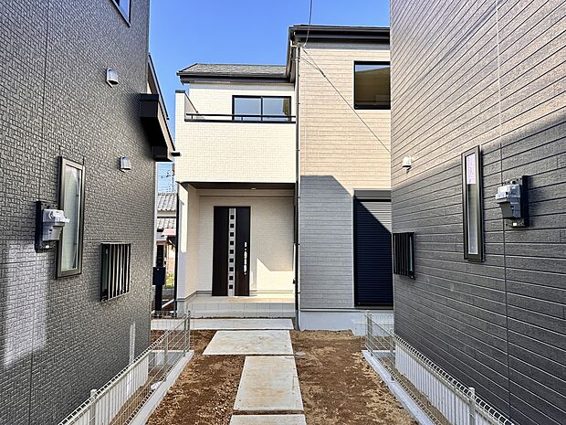 【外観】こちらの物件に少しでもご興味がありましたら、お気軽にお電話下さい。ネット上で「見えない物」「わからない事」でも、実際にご見学いただくことで、手に取るようにおわかりいただけるはずです。…