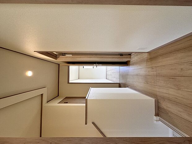 【2階廊下】洋室や階段に続いています。