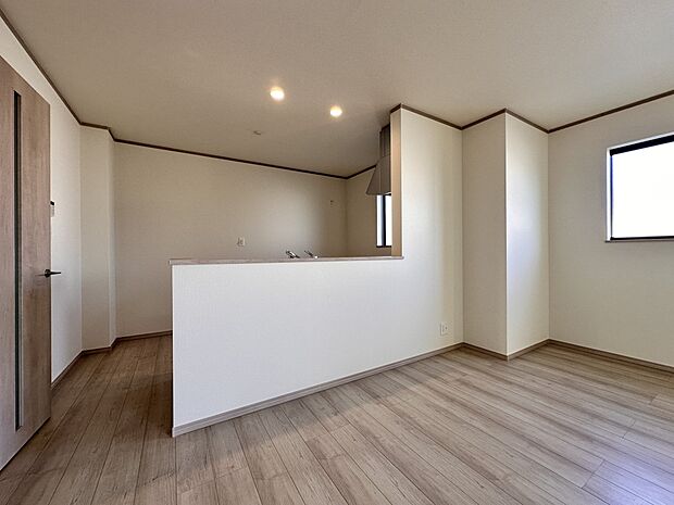 【ダイニングキッチン LDK16帖】会話でホッとコミュニケーションできるリビング。料理でホッとハピネスになるキッチンなど。人をホッとさせる最新設備・仕様を採用しています。