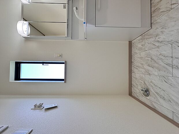 【ランドリースペース】毎日使う洗濯機。しっかりと奥行きのある置き場が確保されています。