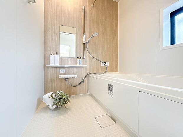 【浴室】一日の疲れを癒してくれるお風呂空間。使いやすさと上質な質感を両立して、単なる習慣から特別な時間に変わるはず。