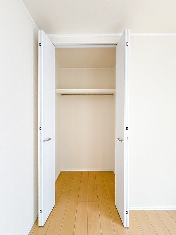 【収納】各部屋を最大限に広く使って頂ける様、全居住スペースに収納付。プライベートルームはゆったりと快適に。