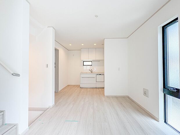 【LDK13.06帖】  整然とした空間演出、快適な理想の暮らしの実現は家のみの拘りではなく、そこで暮らす方々にとって素敵な環境であることも挙げられると思います。四季折々の変化が奏でる鼓動を…