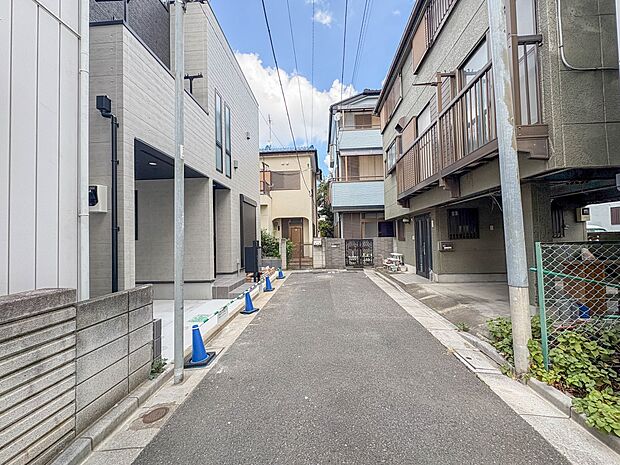 【前面道路4ｍ】車の通行が少ないので、静かな住環境を維持することができます。