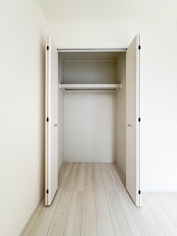 【収納】各部屋を最大限に広く使って頂ける様、全居住スペースに収納付。プライベートルームはゆったりと快適に。